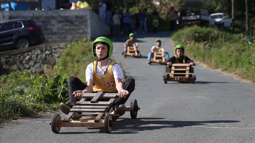 Rize'de tahta arabalar "Laz Ralli"de yarıştı