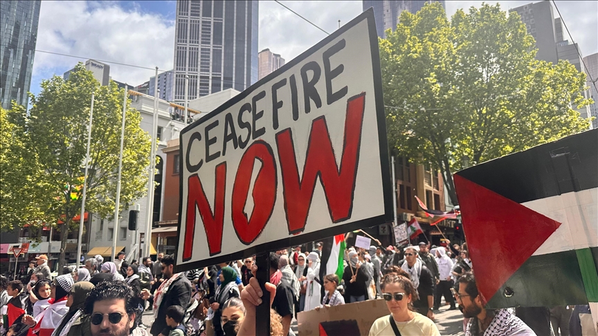 Avustralya'da binlerce kişi hükümetin Orta Doğu'da ateşkes çağrısı yapması talebiyle yürüdü