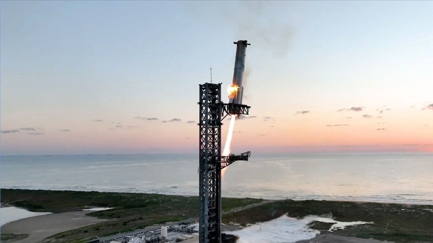 SpaceX'in Starship roketi beşinci test uçuşunda başarılı iniş yaptı