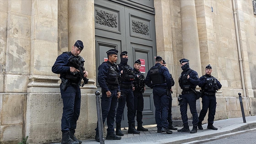 Fransa'da çevreci aktivistlerin yüksek hızlı tren karşıtı gösterisine polis müdahale etti 