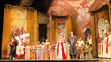 Antalya Devlet Opera ve Balesi "Tosca" operasını sahneledi