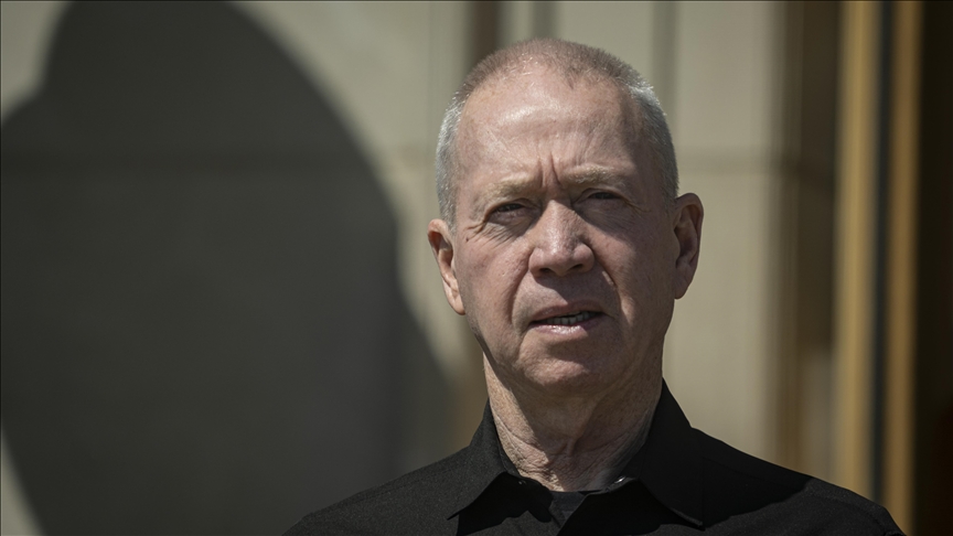 قتل فيها 4 جنود.. غالانت يزور قاعدة عسكرية ضربها "حزب الله" 