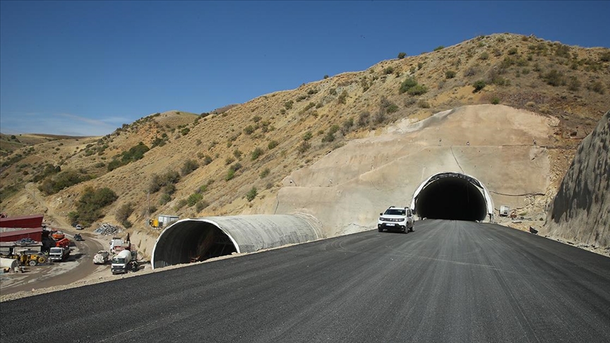 Açılışa hazırlanan T-1 tüneliyle Yüksekova'ya daha güvenli ulaşılacak