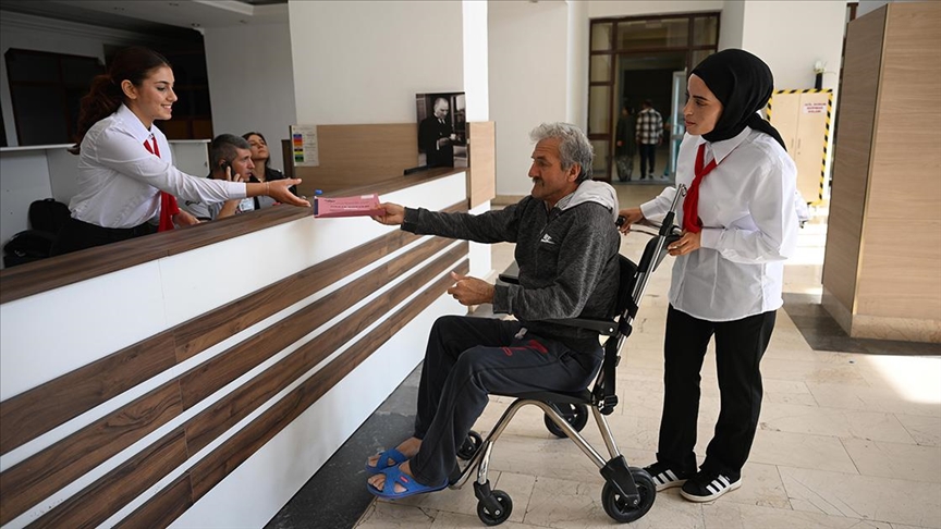 Trakya Üniversitesi Hastanesinde "refakatçi öğrenci" uygulaması başladı