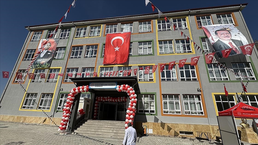 Malatya'da depremde yıkılanların yerine 52 okul yapıldı 