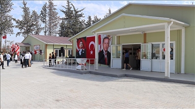 Hatay'da depremde hasar aldığı için yıkılan okulun yerine yenisi yapıldı 