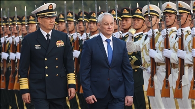 Chinese, Russian defense ministers discuss military cooperation