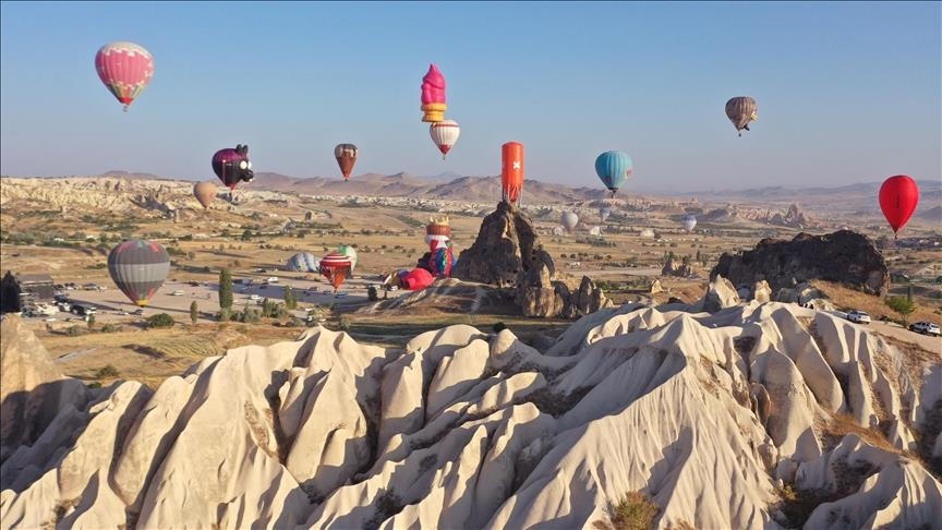 Hot air balloon rides set new record in Türkiye's Cappadocia