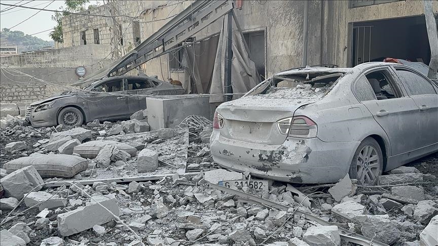 Israeli military demolishes historic neighborhood in southern Lebanese town, video reveals