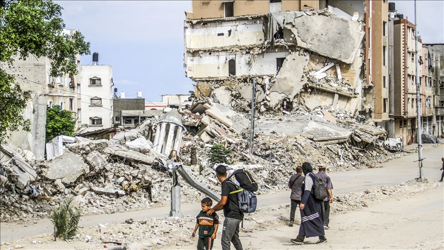 Israeli army burns Palestinian homes in Jabalia refugee camp amid ongoing assault in northern Gaza