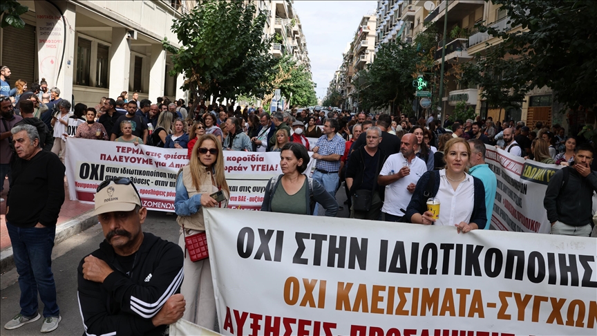 Doctors, health care workers in Greece go on 24-hour strike