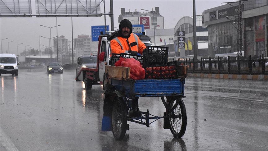 Van'da sağanak etkili oldu