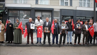 Malbatên Wanî nobeta xwe ya ewladan a li pêşiya avahiya DEM Partiyê domandin