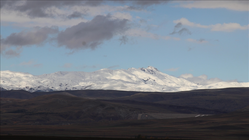 Ardahan, Ağrı ve Kars'ın dağları karla kaplandı