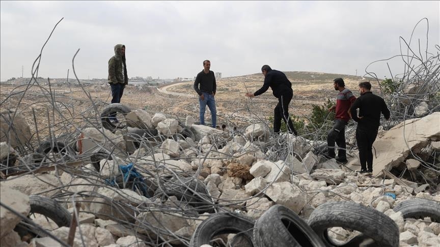 Los colonos israelíes ilegales incendian casas y propiedades palestinas en la Cisjordania ocupada
