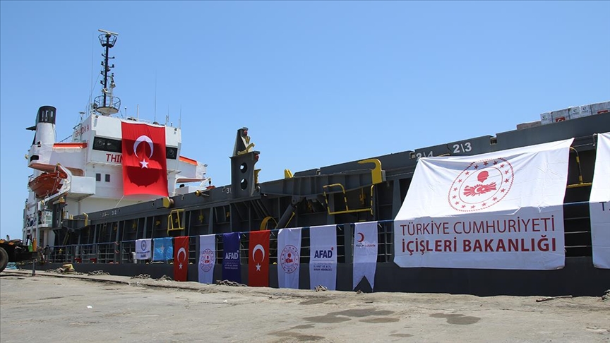 Türkiye'nin "İyilik Gemisi" Somali'ye ulaştı