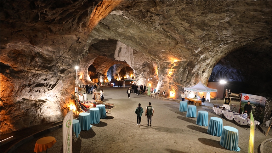 Bilim insanları Iğdır'daki Tuz Mağaraları'nda "Solunum Zirvesi" için bir araya geldi