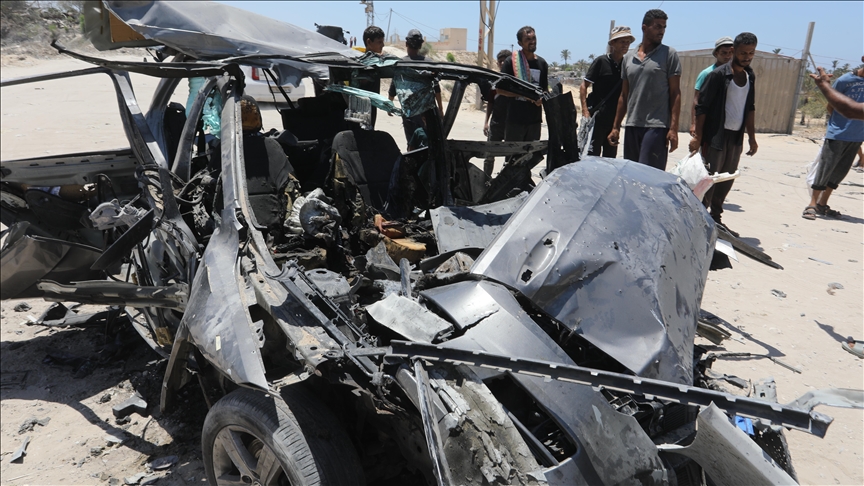 3 killed as Israeli warplanes hit car in central Gaza