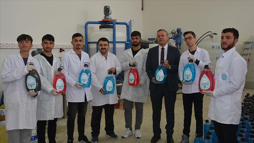 Van Gölü suyu kullanılarak yapılan sıvı sabunun seri üretimine geçildi