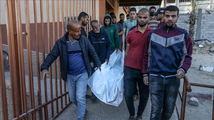 انتشال 8 فلسطينيين استشهدوا بغارات إسرائيلية على رفح