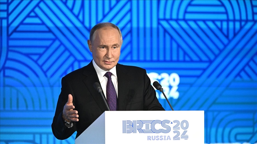 Putin urges increased payments in national currencies to 'rid development of economy of politics'