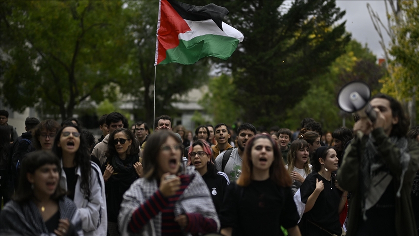 Hundreds of Spanish artists, academics urge government to cut military ties with Israel