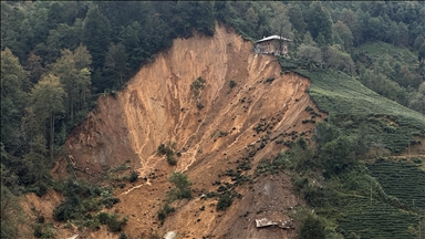 Rize'de heyelan riski nedeniyle 13 ev tahliye edildi