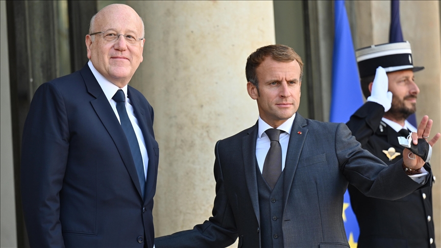 Emmanuel Macron reçoit Najib Mikati à l'Elysée