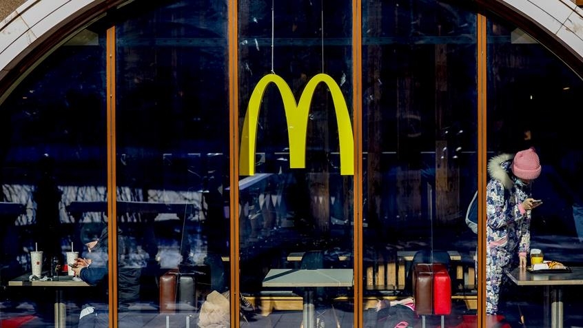 1 dead in E. coli outbreak linked to McDonald's Quarter Pounders: US Centers for Disease Control