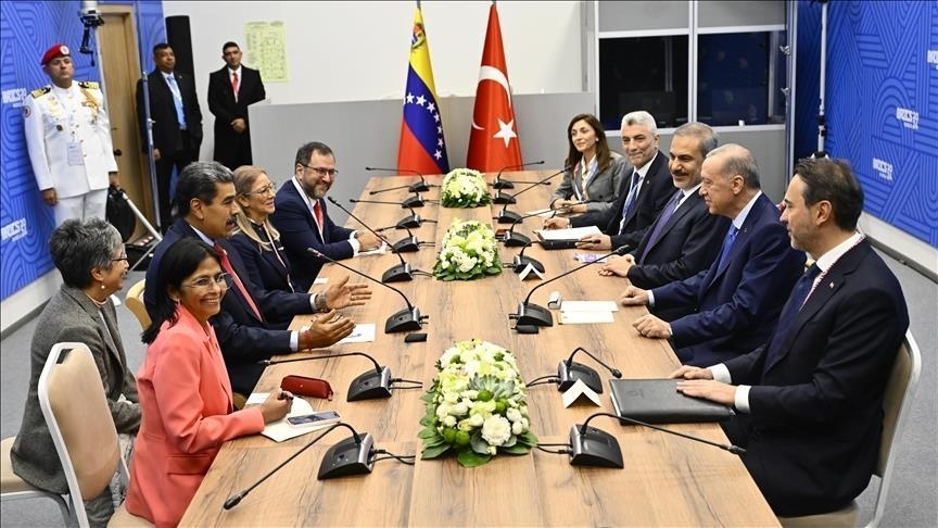 Erdogan et Maduro discutent du developpement des relations entre la Türkiye et le Venezuala 