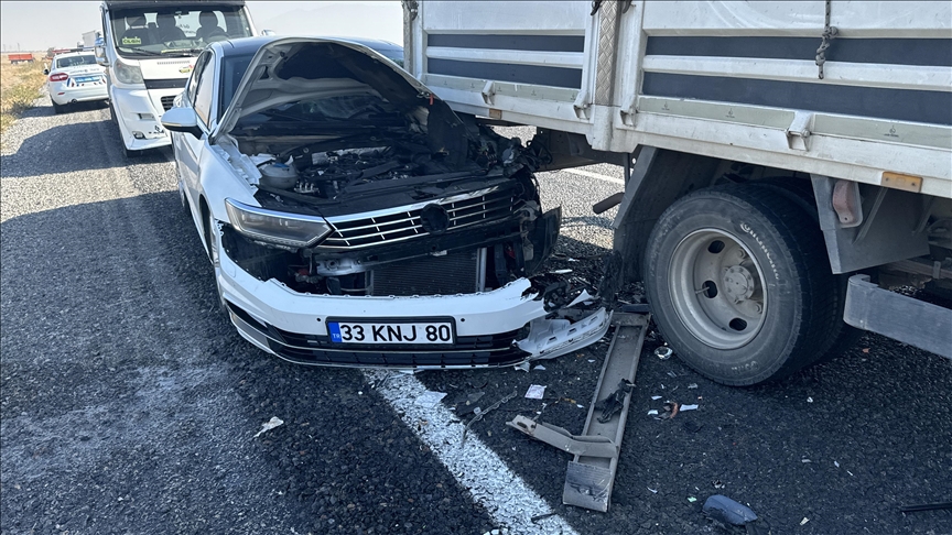 Afyonkarahisar'daki trafik kazasında karakol komutanı astsubay öldü, 15 kişi yaralandı
