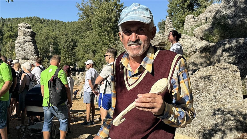 "Adam Kayalar"ın tahta kaşıkçısı İhsan usta, baba mesleğini yaşatıyor