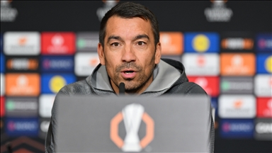 Beşiktaş Teknik Direktörü Van Bronckhorst: İyi bir performans göstermek istiyoruz