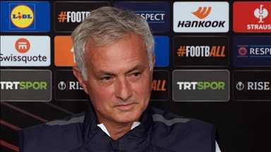 Fenerbahçe Teknik Direktörü Mourinho: Eğer Manchester United yarın kolay bir maç olacağını düşünürse, yanılır