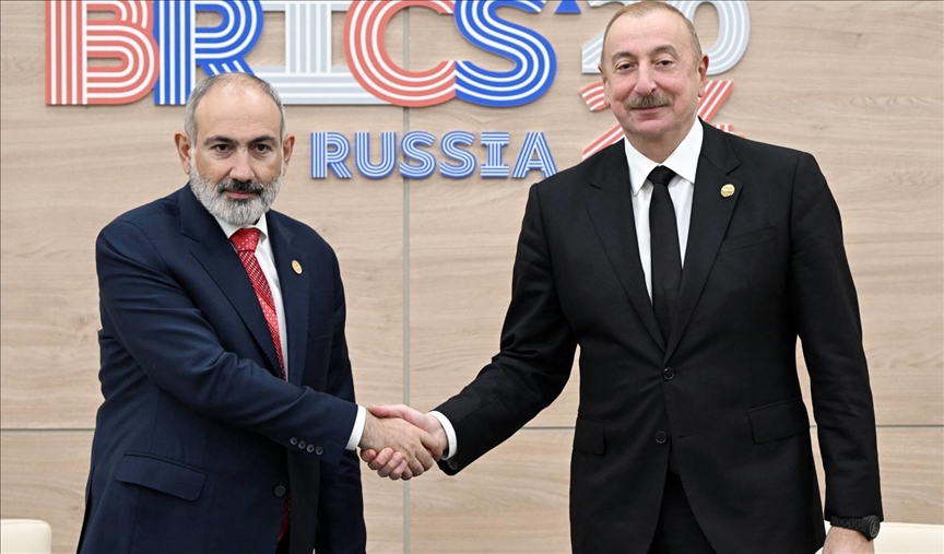 Aliyev y Pashinyan se reúnen al margen de la 16ª cumbre del BRICS en la ciudad rusa de Kazán