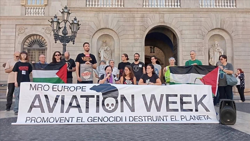 Manifestantes denuncian presencia israelí en la Semana de la Aviación MRO Europa en Barcelona