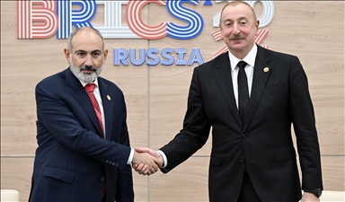 Aliyev y Pashinyan se reúnen al margen de la 16ª cumbre del BRICS en la ciudad rusa de Kazán