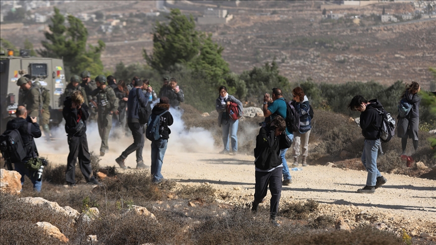 Israeli forces injure Palestinian man, illegal settlers attack olive harvesters in West Bank