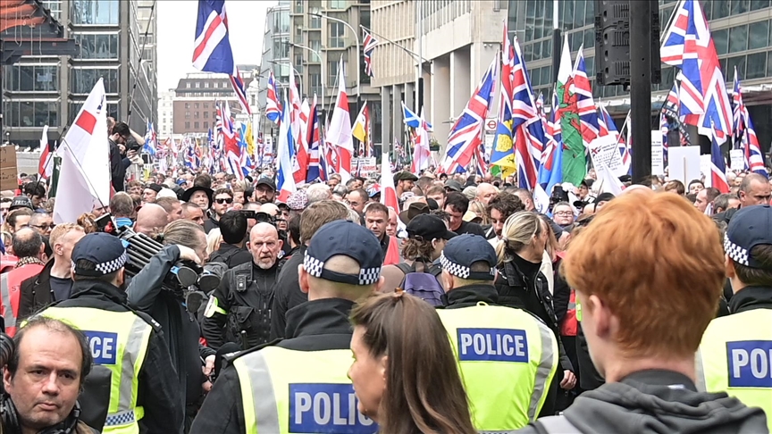 Stotine Britanaca na protestu krajnje desnice u Londonu