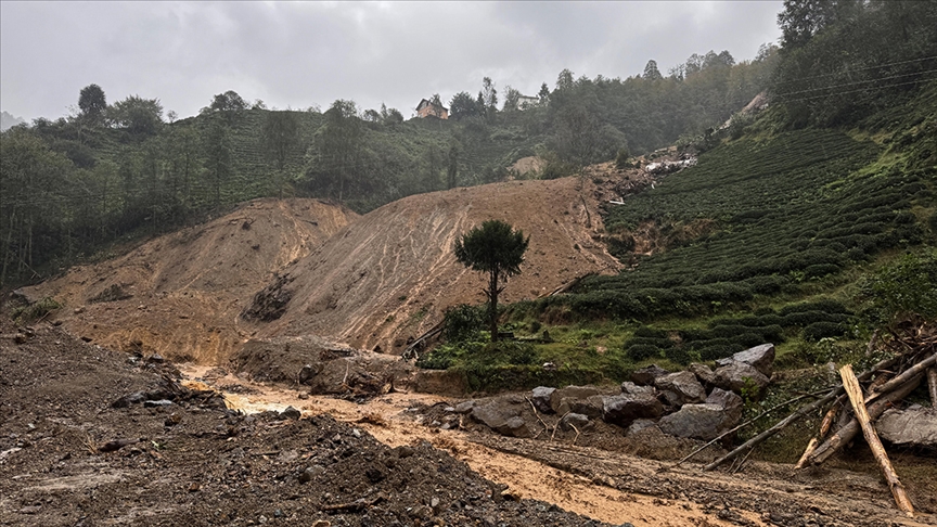 Rize Valiliğinden "şiddetli yağışa karşı dikkatli olun" uyarısı