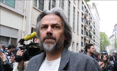 France : Aymeric Caron demande la démission de Bernard-Henri Lévy du conseil de surveillance d’Arte