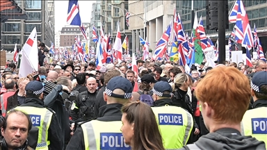 Stotine Britanaca na protestu krajnje desnice u Londonu