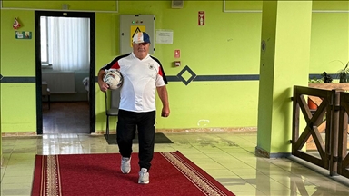 Huzurevinin futbol aşığı "Maradona Kamil"