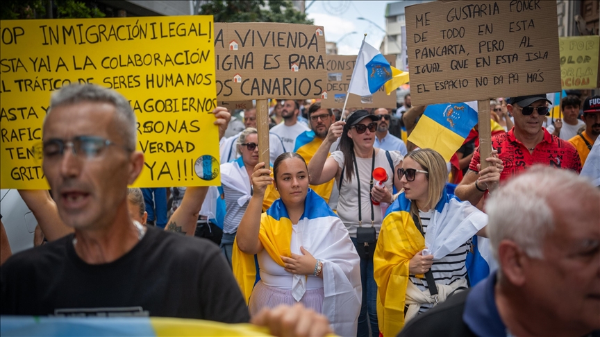 Thousands hold anti-migrant protest in Spain's Canary Islands