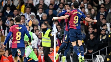 2nd-half goals give Barcelona comfortable win against Real Madrid at Santiago Bernabeu