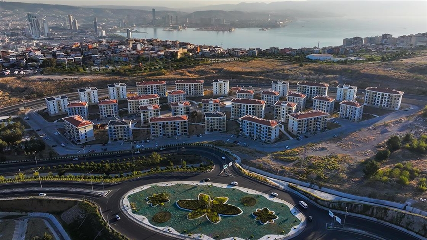 İzmir depreminin üzerinden geçen 4 yılda hak sahiplerine 4 bin 602 konut teslim edildi