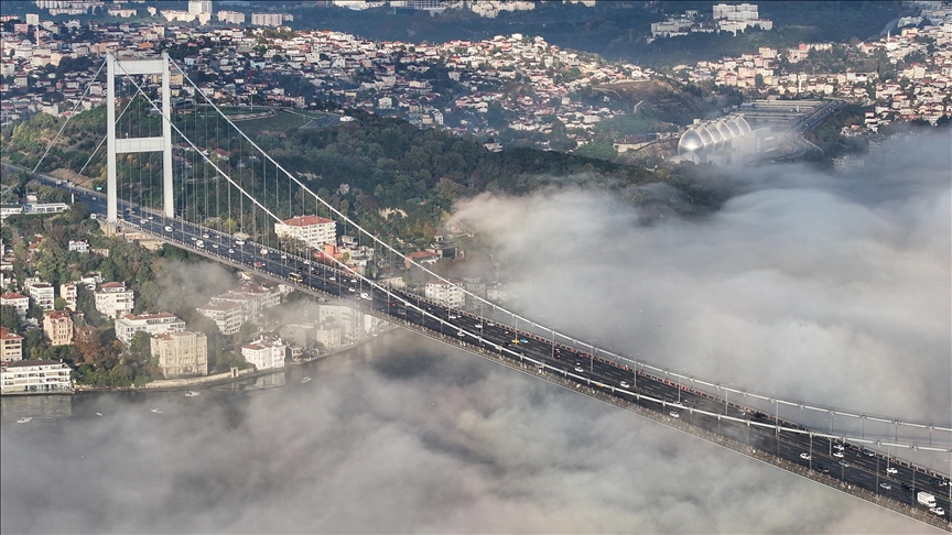 İstanbul Boğazı'nda sis nedeniyle gemi trafiği askıya alındı