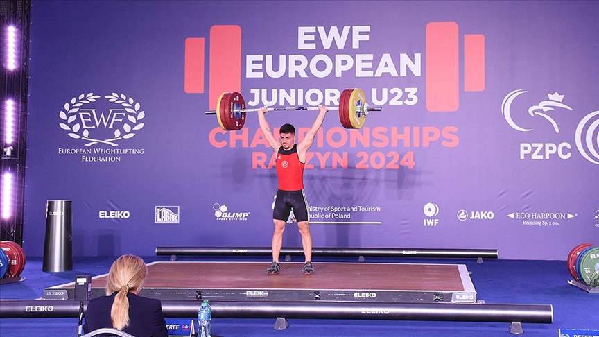 Genç milli halterci Kaan Kahriman, 3 altın madalyayla Avrupa şampiyonu oldu