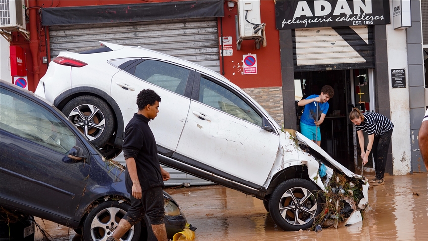 Espagne: Le bilan des victimes des inondations à Valence passe à 51 morts 