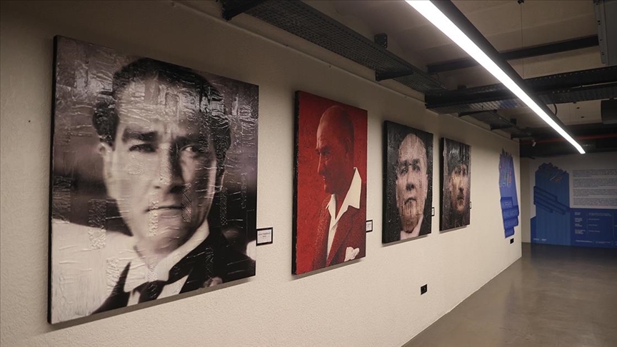 İzmir Kültür Yolu Festivali'nde Atatürk temalı eserler ilgi görüyor